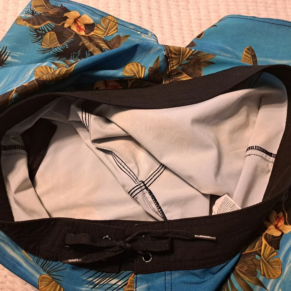 Vans Triple Crown Boardshorts Size 34